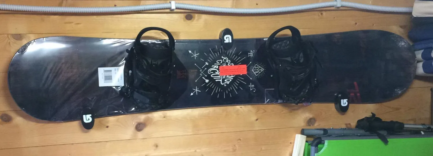 Burton 10800100001 support mural snowboard 3 points