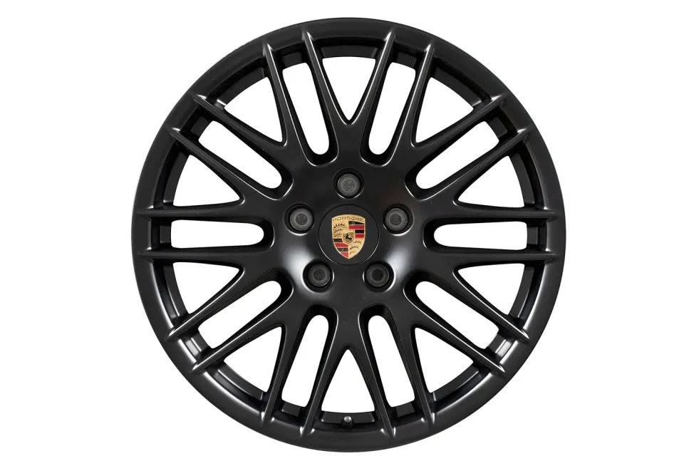 Porsche Cayenne 958 jante 20 pouces RS Spyder noir mat