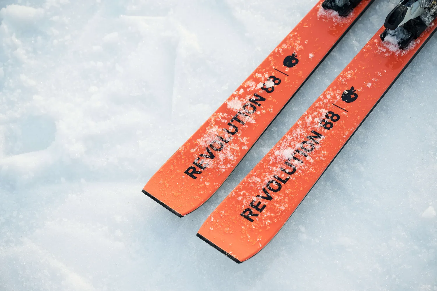 Movement Revolution 88 ski all-mountain piste